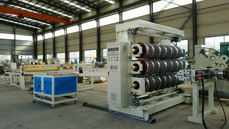 塑料板材設(shè)備助力生產(chǎn)高透明軟PVC門(mén)簾板材